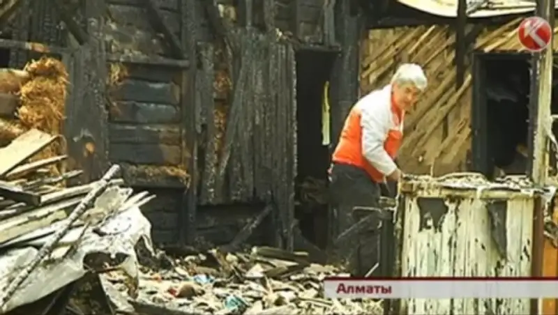 Мэлс Елеусизов из-за пожара лишился дома, а по совместительству и офиса