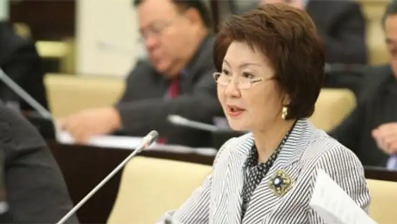 Сенатор предлагает увеличить зарплату сотрудникам парламента РК и Верховного суда