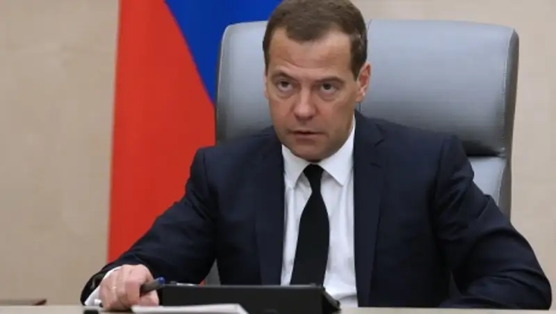 Медведев призвал Россию привыкать к кризису