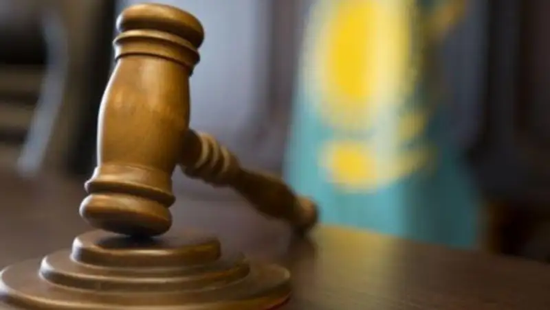 На различные сроки осуждены бывшие налоговики и таможенники за взятки