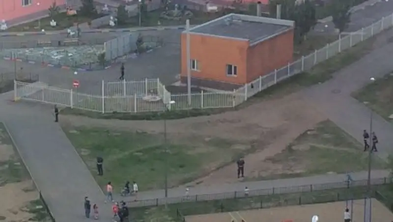 В Астане оцепили территорию детсада из-за подозрительного пакета