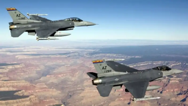 Разбившимся в Аризоне самолетом F-16 управлял иракский генерал