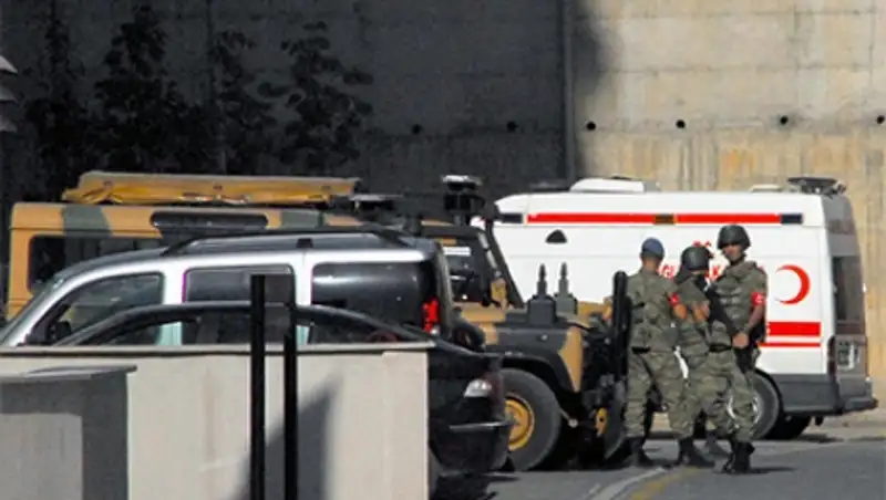 В результате взрыва в Турции погибли полицейские