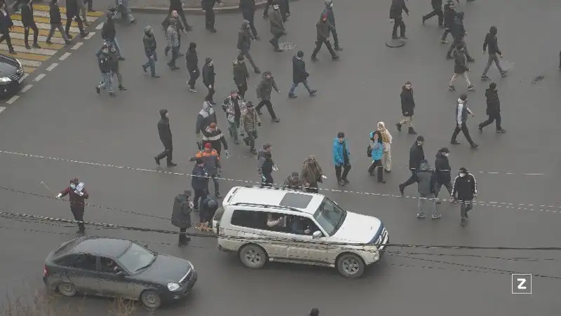 Раздавали оружие: в Алматы задержали ограбивших оружейный магазин