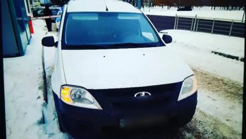 Автомобиль врезался в шлагбаум посольства России в Нур-Султане