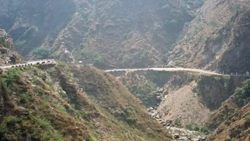 12 опасных дорог на планете, от одного взгляда на которые захватывает дух