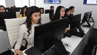 регистрация студентов системе ОСМС, фото - Новости Zakon.kz от 11.04.2022 14:38