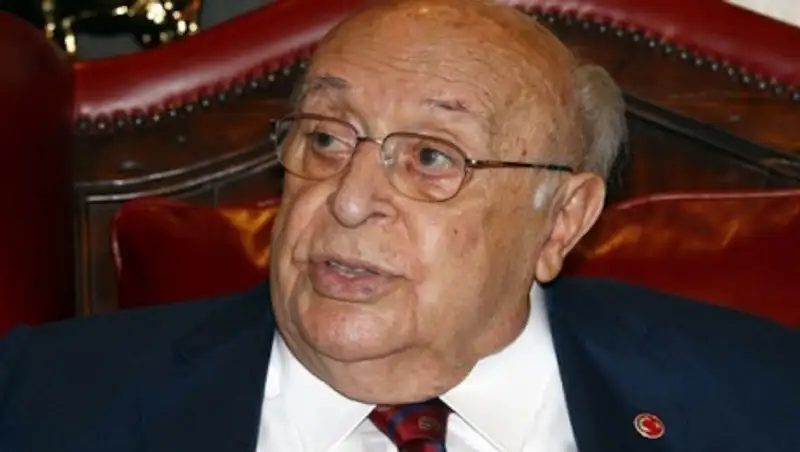 СМИ: экс-президент Турции Демирель скончался на 92-м году жизни в Анкаре