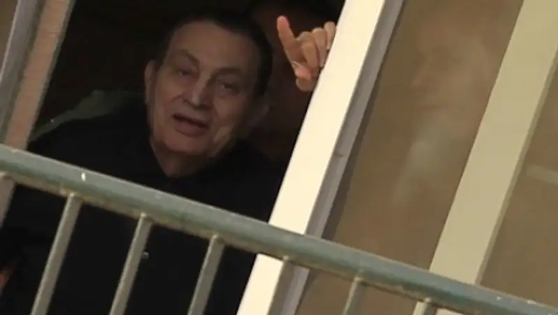 Мубарака приговорили к трем годам тюрьмы за хищения