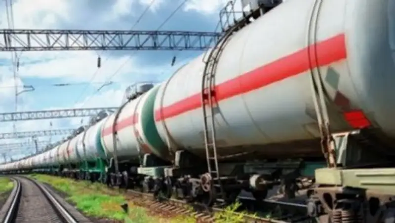 Бозумбаев объяснил, почему был введен запрет на ввоз российского бензина