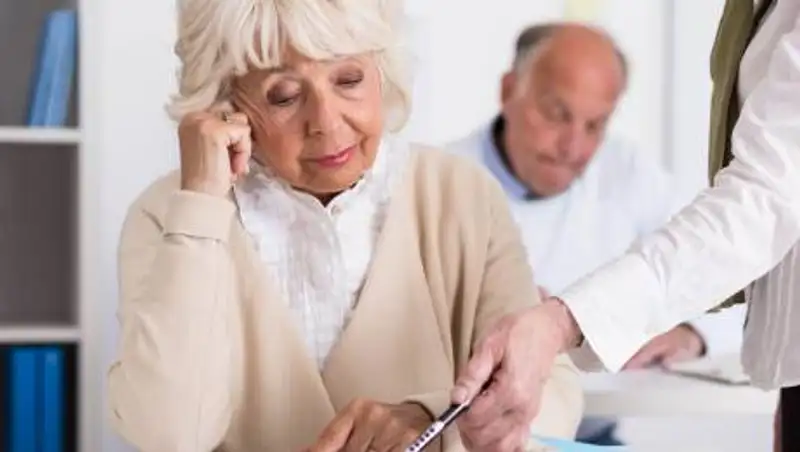 Минтруда против удержания у населения 10% налога при снятии пенсионных