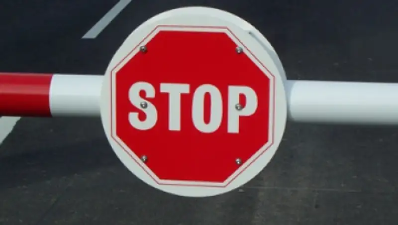 В ВКО закрыто движение для всех видов транспорта на одном из участков автодороги