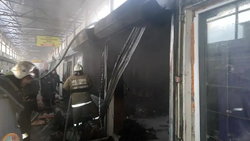 Торговый дом «Новый Ялян» горел в Алматы