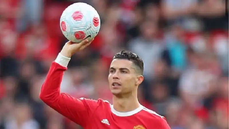 Тренер "Манчестер Юнайтед" высказался о возможном уходе Роналду