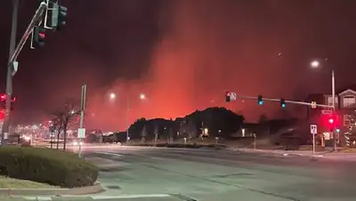 горят дома жителей США в штате Колорадо, фото - Новости Zakon.kz от 31.12.2021 16:27
