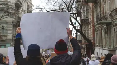 На фоне протестов во Франции задержали 300 человек за сутки, фото - Новости Zakon.kz от 22.03.2023 09:46