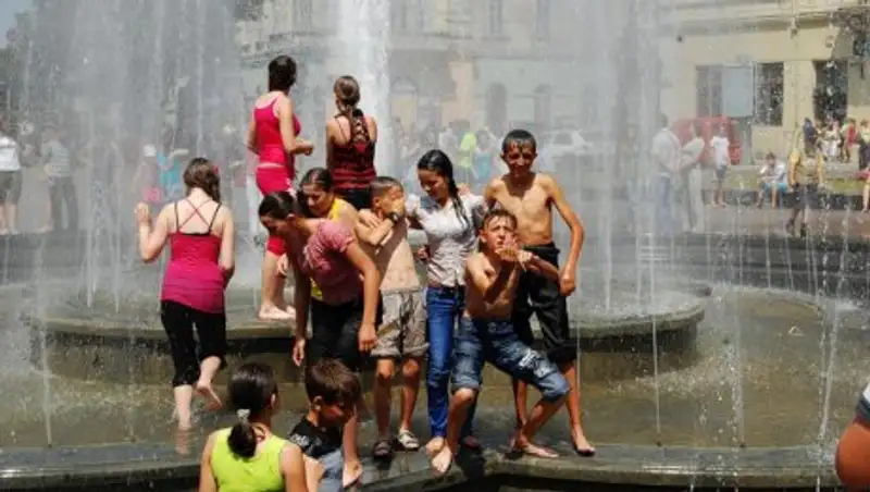 Почему нельзя купаться в городских фонтанах