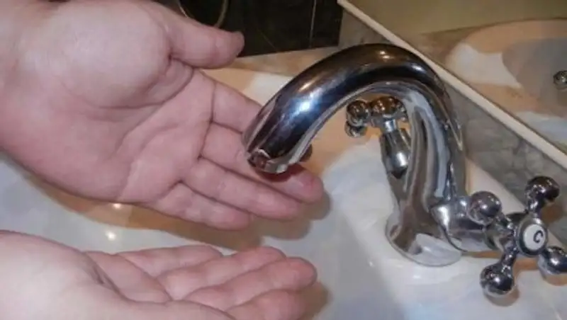 Слухи о неожиданном отключении воды вызвали панику в алматинском микрорайоне