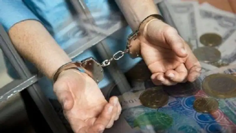 Карагандинский чиновник вымогал взятку, чтобы построить мазар матери