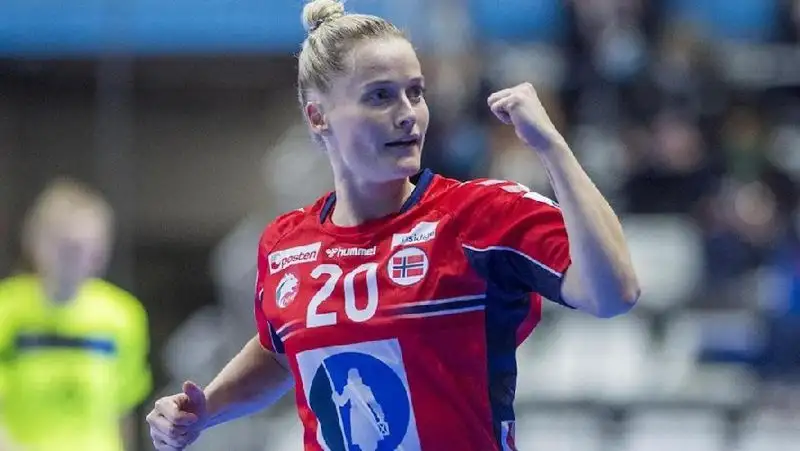 Казахстанские гандболистки  начали ЧМ с поражения