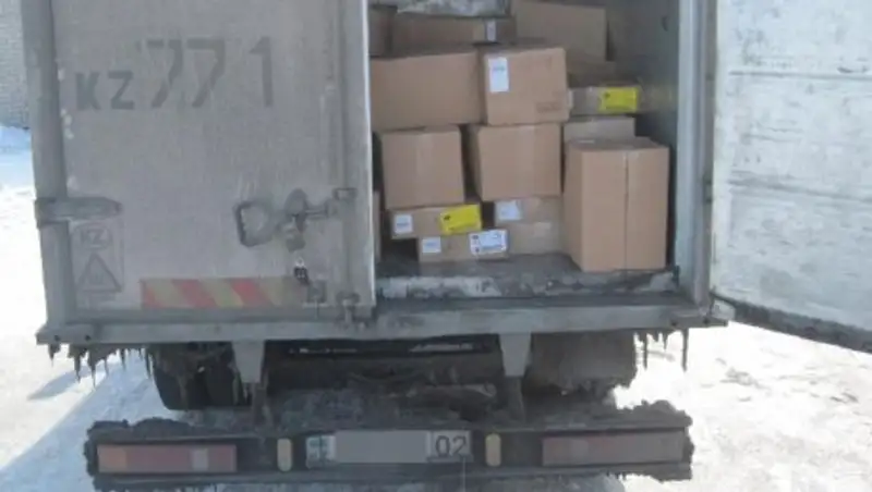 В Казахстан из России три раза пытались провезти контрабандную колбасу