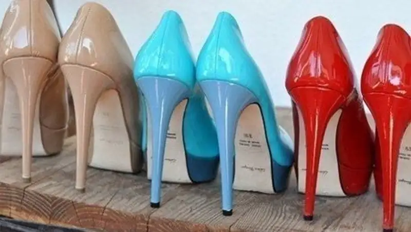 ЕЭК отказалась запрещать кеды, балетки и туфли на каблуках