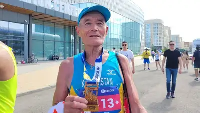 75-летний марафонец Нур-Султан, фото - Новости Zakon.kz от 19.06.2022 12:21