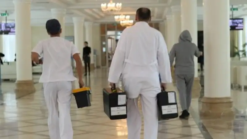 За кулисами театра здоровых действий, или как работает самая технологичная и оснащенная больница страны