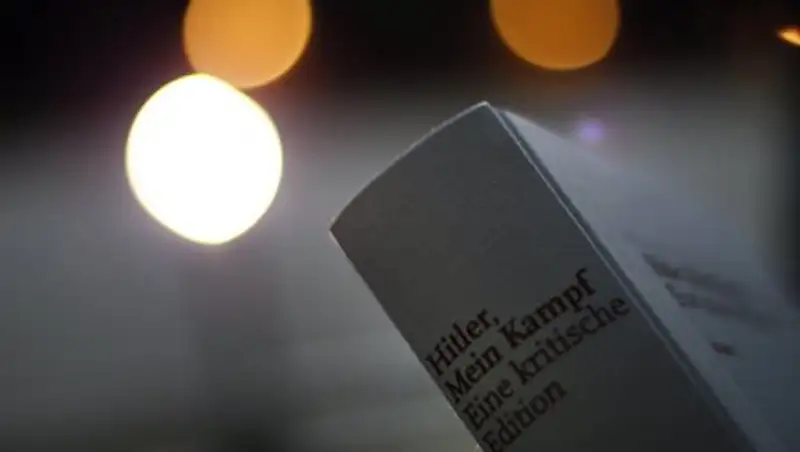 Кабмин Японии считает возможным цитировать "Майн кампф" в учебниках