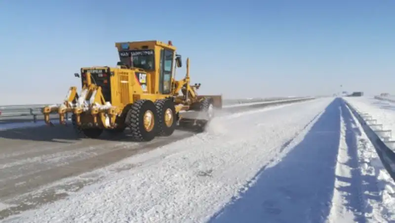 В шести областях Казахстана ограничено движение на автодорогах
