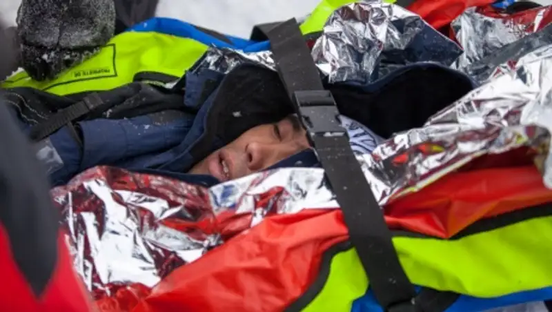 Учения на Шымбулаке: три лыжника застряли в мороз на канатке