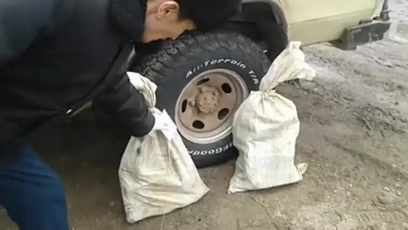 15 пакетов взрывчатки перевозил житель Жамбылской области