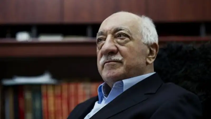 Турция лишила гражданства 130 человек, включая Гюлена и депутатов