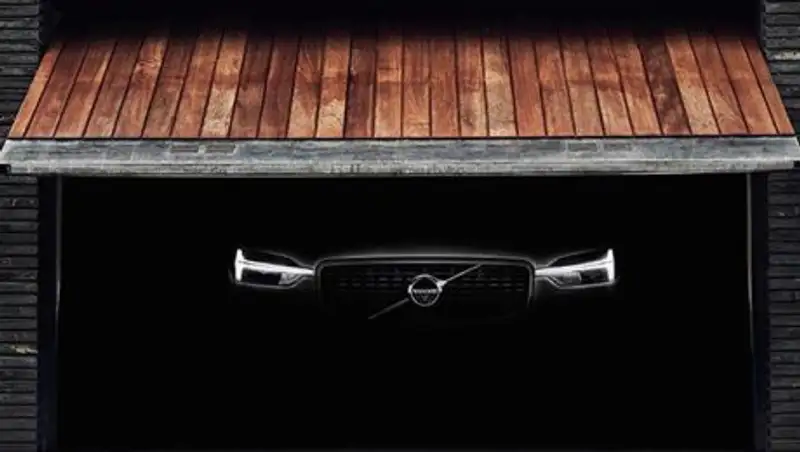 Volvo показала тизеры нового XC60