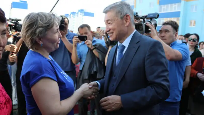 В Семее 45 многодетных семей отметили новоселье