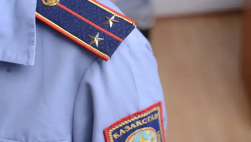 Казахстанский участковый инспектор полиции продавал наркотики