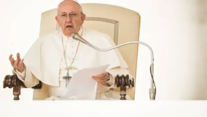 Папа Римский раскритиковал противников карантина