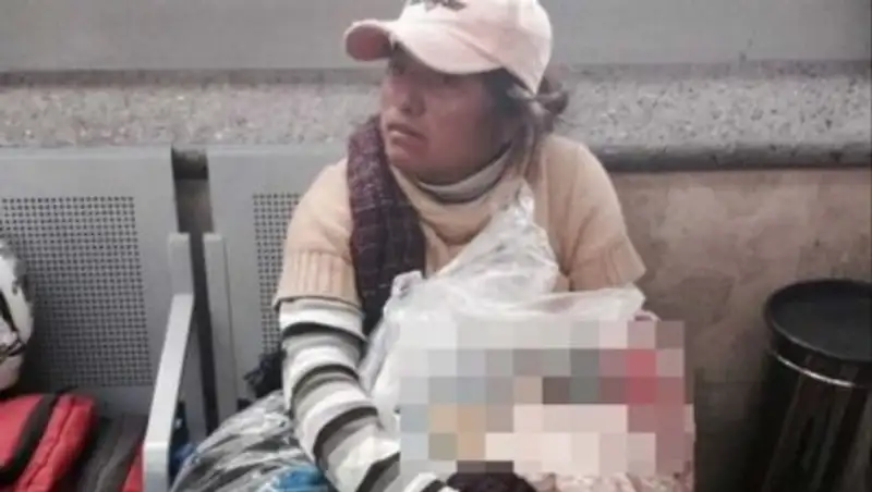 Мать везла мертвого младенца в пакете