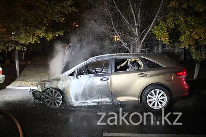 Сегодня ранним утром в Алматы сгорела Тойота Венза (фото) Сегодня ранним утром в Алматы сгорела Тойота Венза (фото), фото - Новости Zakon.kz от 06.11.2013 22:52