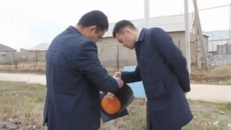 Вандалы стреляли по светофорам в Шымкенте