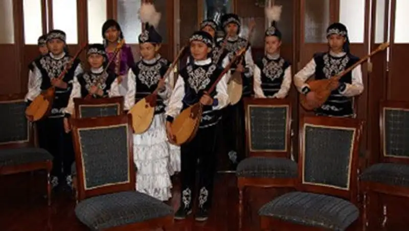 Юные домбристы Казахстана покорили Пекин