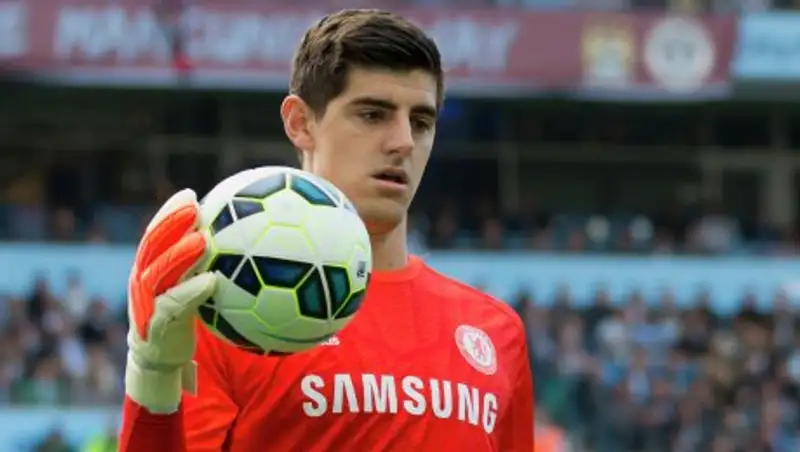 Голкипер «Челси» Тибо Куртуа объявил бойкот клубу и уехал в Мадрид