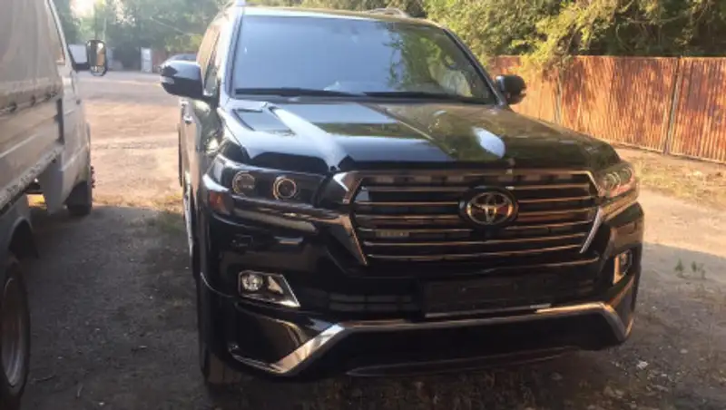 60-летний владелец внедорожника разъезжал с подложными номерами в Алматы