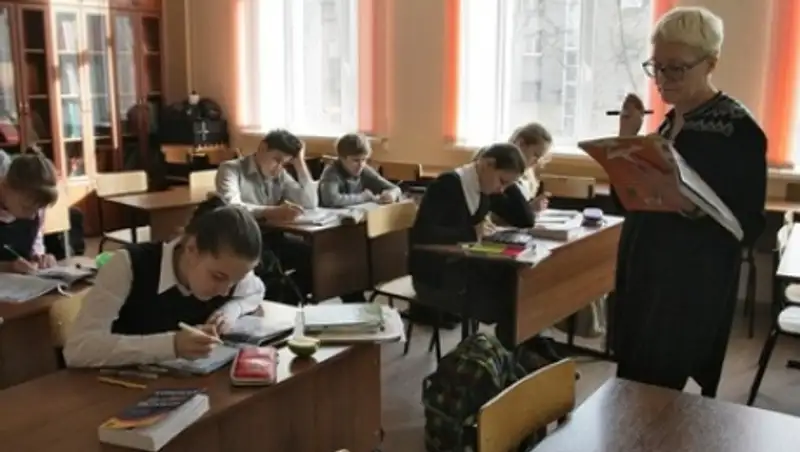 Россияне рассказали о нежелании видеть своих детей политиками и учителями