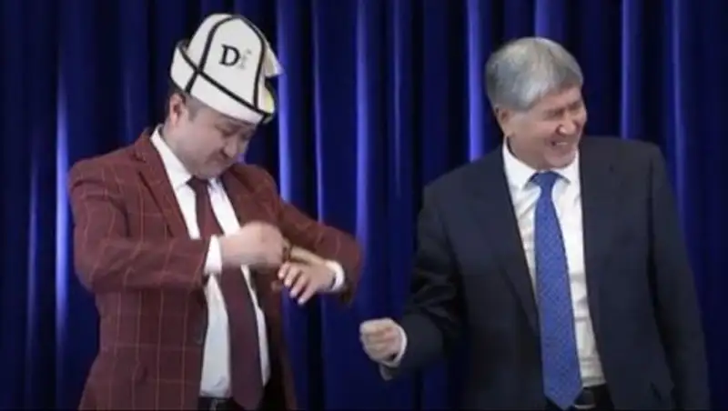 Журналист выпросил в подарок у Атамбаева его часы