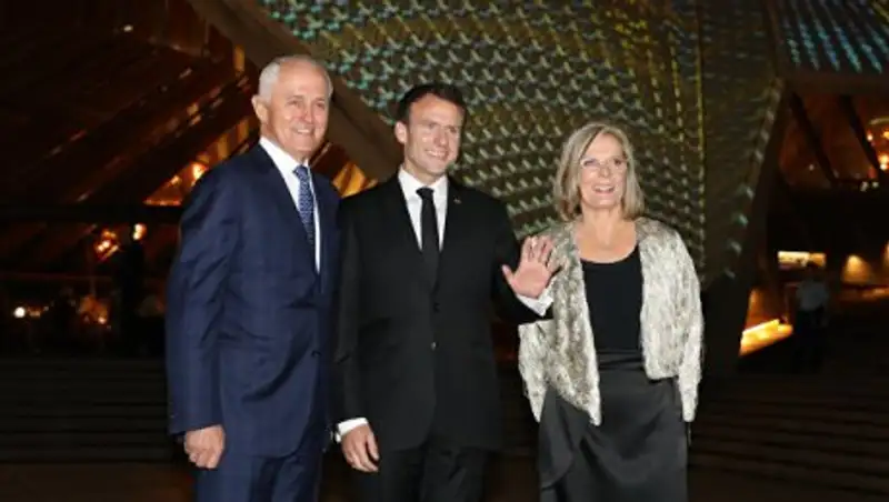 Макрон назвал жену премьер-министра Австралии "вкусной"