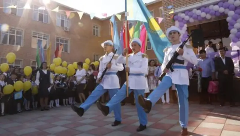 1 сентября в школы Атырауской области пришли 118 тысяч учащихся