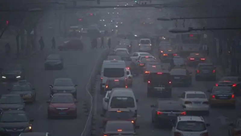 В Пекине объявили "желтый" уровень тревоги из-за смога