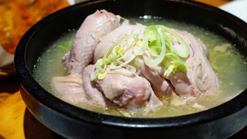 Об опасности куриного бульона рассказал диетолог