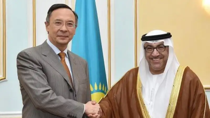 Глава МИД РК встретился с министром здравоохранения ОАЭ